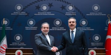 Përplasje të reja në Lindjen e Mesme, ministrat e Jashtëm të Turqisë dhe Iranit realizojnë një bisedë telefonike.