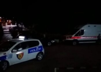 Plagoset me thikë 17-vjeçari në Korçë; autori arrestohet, ngjarja pas një sherri banal