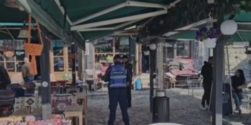 Plagosje trefishtë me thikë në Pazarin e Korçës; policia: vëllezërit konfliktuan me të rinj me mjete të forta