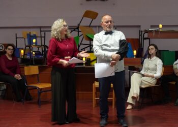"Poeti" në universitet, studentët e Gjirokastrës prezantojnë krijimtarinë e Petrit Rukës