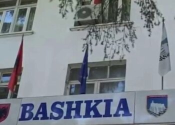 Policia njofton: Nën hetim 33-vjeçari që përhapte lajme të rreme për infektimin HIV/AIDS të zyrtarëve të Gjirokastrës