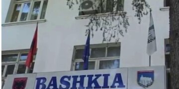 Policia njofton: Nën hetim 33-vjeçari që përhapte lajme të rreme për infektimin HIV/AIDS të zyrtarëve të Gjirokastrës