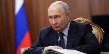 Popullariteti i Putinit bie për shtatë javë radhazi, më i ulëti që nga pushtimi i Ukrainës