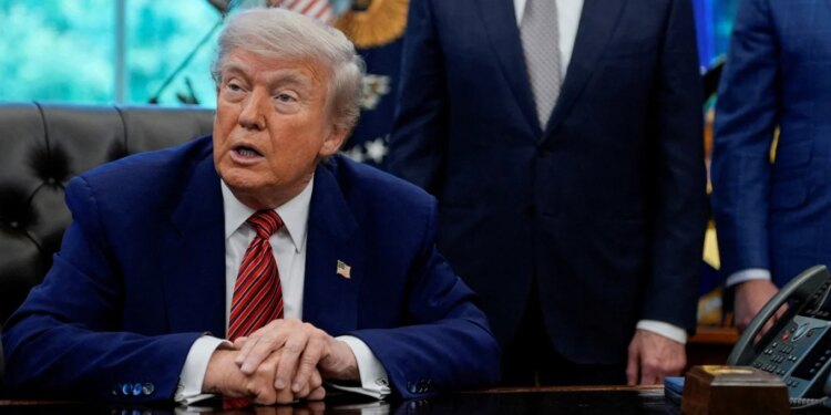 Popullariteti i Trump bie ndjeshëm; vetëm 34% e të anketuarve miratojnë luftën me Iranin