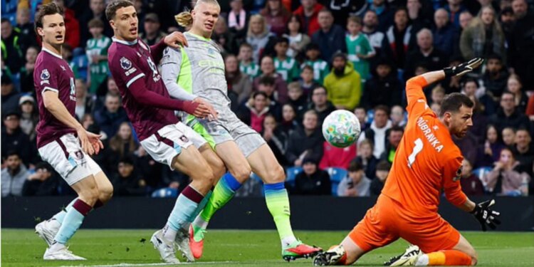 Premier League: Haaland mjafton për City ndaj Burnley, merr kreun Arsenalit; skuadra e Brojës bie matematikisht në Championship