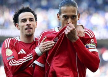 Premier League: Van Dijk heroi i Liverpool, The Reds fitojnë derbin me Everton