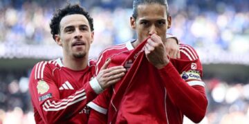 Premier League: Van Dijk heroi i Liverpool, The Reds fitojnë derbin me Everton