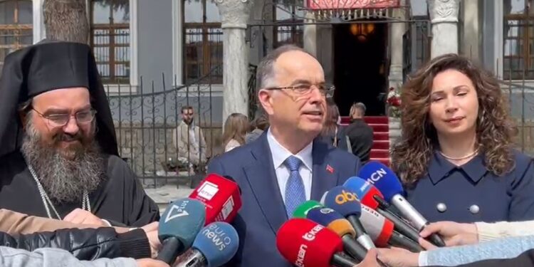 Presidenti Begaj uron Pashkën nga Korça: Bekime për besimtarët dhe gjithë shqiptarët