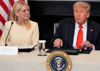 "Presidenti shpreh shqetësim për trajtimin e çështjes Epstein", CNN: Trump në prag të shkarkimit të kryeprokurores Pam Bondi.