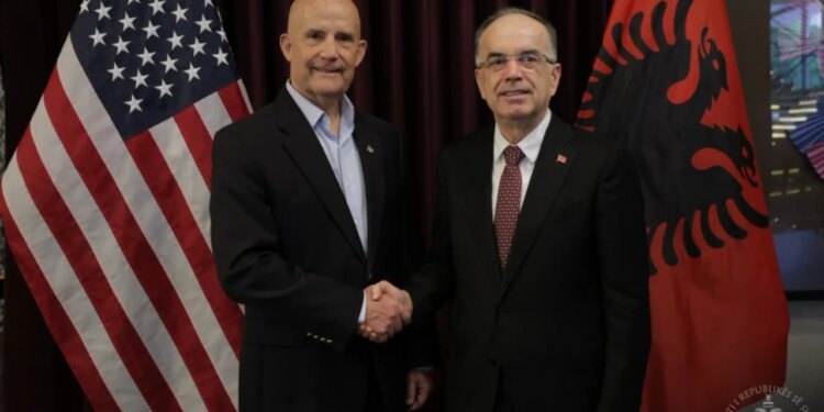 Presidenti shqiptar Begaj takon kongresmenin në Teksas: Shkëmbim perspektivash për rëndësinë e pranisë së SHBA në rajon