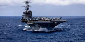 Presion para bisedimeve të paqes: gjiganti lundrues amerikan zbarkon në brigjet e Lindjes së Mesme