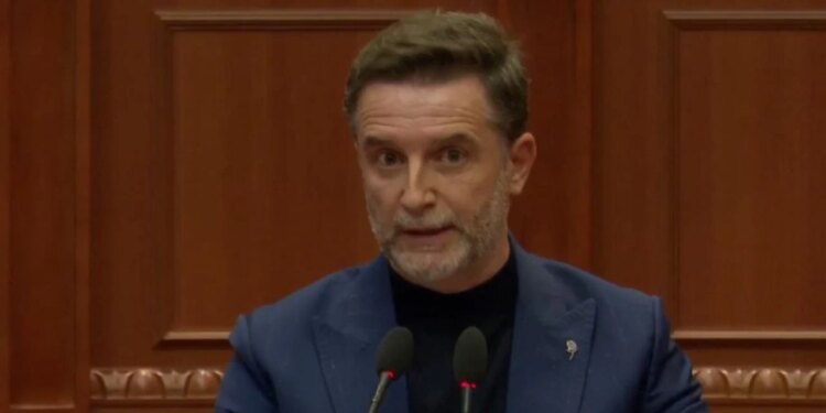 "Qeveria nuk merr masa për të inkurajuar kursimin", Braçe në lidhje me çmimin e naftës: Puna nga shtëpia do ishte një alternativë, transporti publik duhet të subvencionohet.