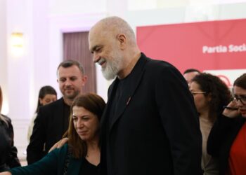 Rama: E kundërshtoj me vendosmëri këtë narrativë që sugjeron se rritja e korrupsionit do të kishte ndikuar në zhvillimin e ekonomisë.