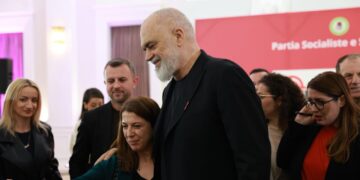 Rama: E kundërshtoj me vendosmëri këtë narrativë që sugjeron se rritja e korrupsionit do të kishte ndikuar në zhvillimin e ekonomisë.