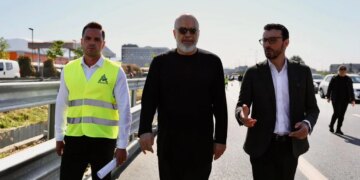 Rama inspekton rrugën; hapet plotësisht segmenti i zgjeruar i autostradës Tiranë-Durrës