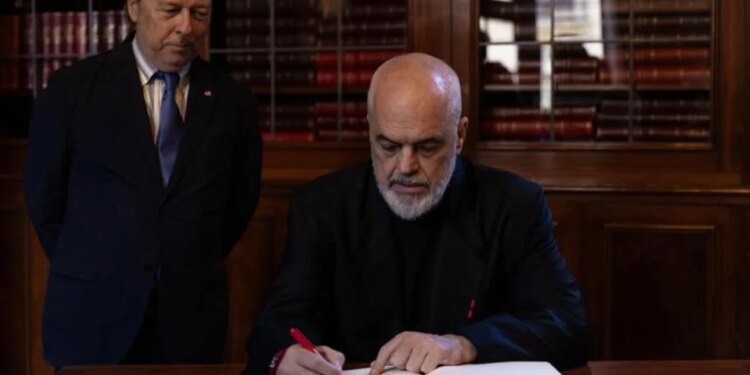 Rama nga Barcelona: Marrëdhëniet me Spanjën s’kanë qenë më të mira; Shqipëria, destinacion preferuar për spanjollët e rinj