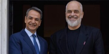 Rama publikon foto me Mitsotakis: Komunikim plot respekt e pa dorashka, kemi ambicie për të modernizuar vendet tona