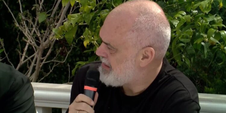 Rama takon operatorët turistikë në Vlorë: Rritje e madhe turistësh krahasuar me vitin e kaluar