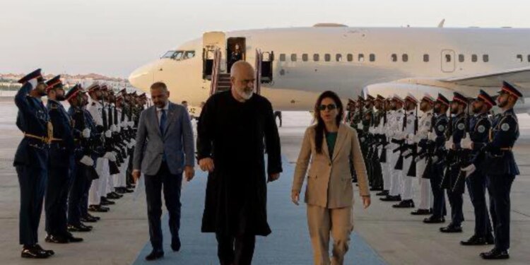 Rama vizitë zyrtare në Abu Dabi, publikon pamjet: Solidarizohemi me Emiratet e Bashkuara Arabe në trazira të Gjirit