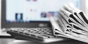 Raporti i Reporterë Pa Kufij për lirinë e medias: Shqipëria humbet 3 pozicione, gazetarët kanë vështirësi për informacion