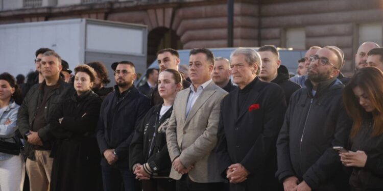 “Reducimi i akcizës është një manipulim”/ Berisha lidhur me rritjen e çmimit të naftës: Shqipëria ka taksat më të larta fiskale.