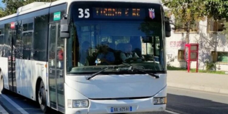 Reduktimi i autobusëve me 40%: Transporti urban dhe ndërqytetas në marrëveshje me qeverinë për normalizim.