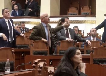 Rikthehen punimet e seancës, Bardhi kërkon përjashtimin e Ballës, Peleshi: Zonja Vokshi, mos më quani 'gjynafqarë'