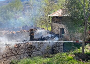 Rikthehen zjarret në Librazhd, tre incidente brenda 24 orëve, dyshime për qëllim të qëllimshëm.