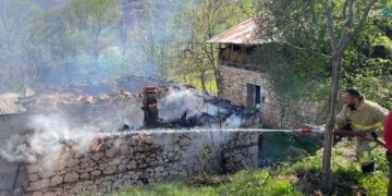 Rikthehen zjarret në Librazhd, tre incidente brenda 24 orëve, dyshime për qëllim të qëllimshëm.