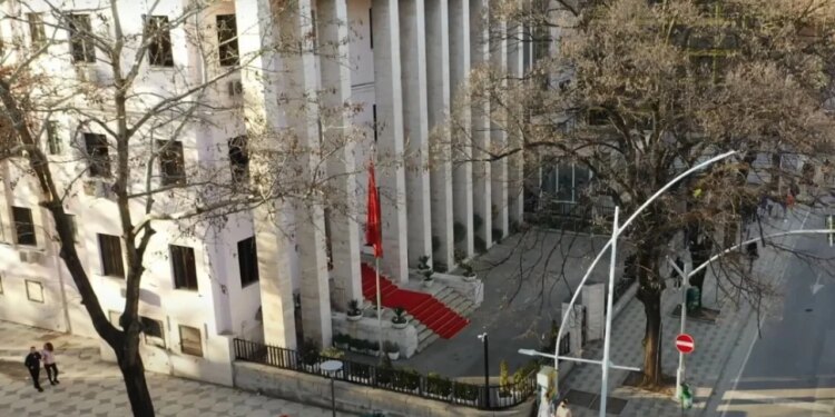 Rishqyrtimi i politikave për arrestin në burg, Kolegjet e Bashkuara kanë të planifikuar një takim sot.