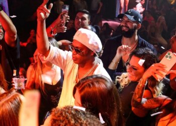 Ronaldinho zbulon jetën e tij të fshehtë, duke u kthyer nga disko në 6 të mëngjesit para ndeshjeve