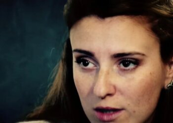 Rrëfimi tronditës i 29-vjeçares: Nëna më detyroi të prostituoja qëkur isha 14; doja t’i jepja fund jetës
