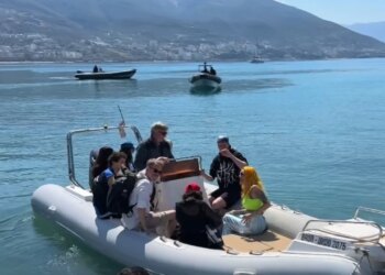 Rritet turizmi në Vlorë, të huajt preferojnë bregdetin, rritet interesi për Karaburunin dhe Sazanin.