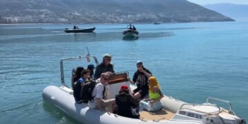 Rritet turizmi në Vlorë, të huajt preferojnë bregdetin, rritet interesi për Karaburunin dhe Sazanin.