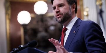 SHBA-Iran, mundësi e re për negociata/ Amerikanët fillojnë bllokimin e Hormuzit, zv.presidenti Vance hap dyert për bisedime