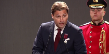 Samiti IV i Diasporës/ Begaj nderon disa personalitete, Lorik Cana merr “Urdhrin e Skënderbeut”