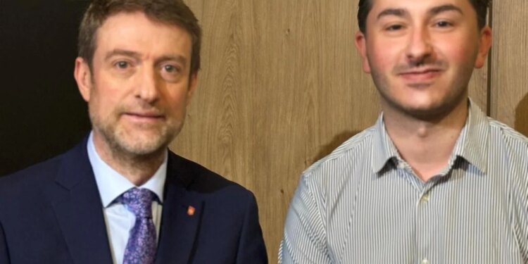 Samiti IV i Diasporës: “Rrënjët tona mbeten të gjalla kudo që jetojnë shqiptarët”, Hoxha takim me deputetin shqiptar në Suedi