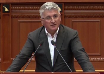 Satira e Gjekmarkajt: Kronika pushtohet nga Muza dhe zdërhallet në vargje për qeverinë
