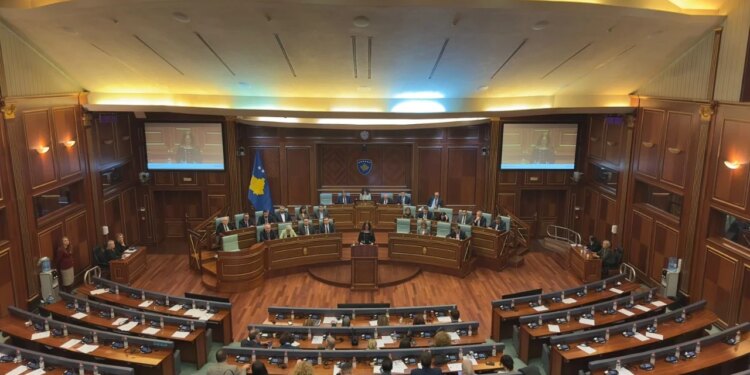 Seancë e jashtëzakonshme plenare për zgjedhjen e presidentit në Kosovë; nis votimi, opozita mungon