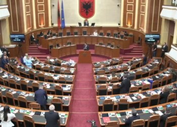 Seancë maratonë: PS miratoi ndryshimet në projektligjin për arsimin dhe Gardën pa opozitën; kreu do emërohet nga Kryeministri