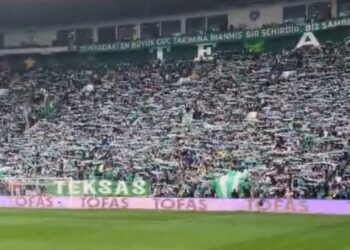 Shembulli i tifozëve turq: dashuria ndaj ekipit të zemrës, 45.000 veta ndjekin Bursaspor në Kategorinë e 3-të