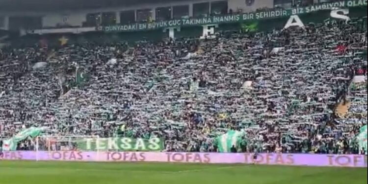 Shembulli i tifozëve turq: dashuria ndaj ekipit të zemrës, 45.000 veta ndjekin Bursaspor në Kategorinë e 3-të