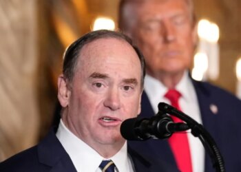 Shkarkohet sekretari i marinës së SHBA për tensionet në Hormuz dhe bllokadën amerikane