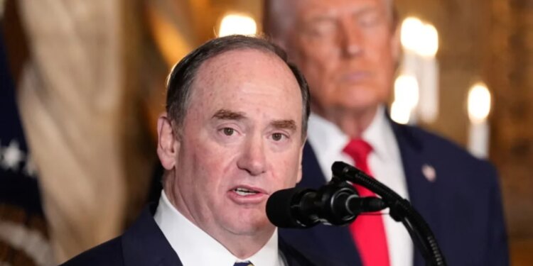 Shkarkohet sekretari i marinës së SHBA për tensionet në Hormuz dhe bllokadën amerikane