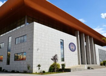 Shkolla e Magjistraturës zhvilloi fazën e parë të provimit 2026-2027; kalojnë 172 konkurrentë, mes tyre ish-drejtori i policisë