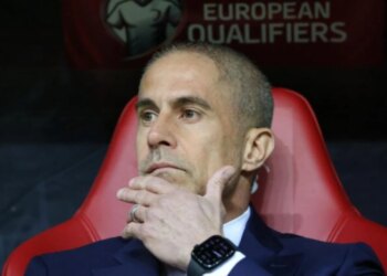 Shqipëria e Sylvinhos, përballë “tavanit” dhe shpresave, në kontekstin e Varshavës dhe Valencias.