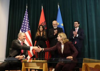 Shqipëria firmos marrëveshje 6 miliardë USD me SHBA për gazin, Rama: Vlora kthehet në pikë kritike për energjinë