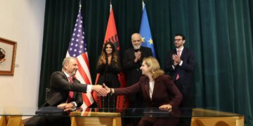 Shqipëria firmos marrëveshje 6 miliardë USD me SHBA për gazin, Rama: Vlora kthehet në pikë kritike për energjinë