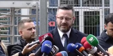 Shtyhet seanca për Veliajn/ Avokati Ndreca: Nuk po e lejojnë të mbrohet, do të kërkojmë që gjyqi të zhvillohet në prani të publikut