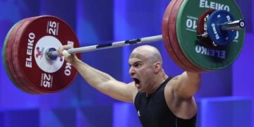 Skandal në Batumi: gjyqtaria "vret" djersën e Erkand Qerimajt, turp që njollos Europianin e Peshëngritjes